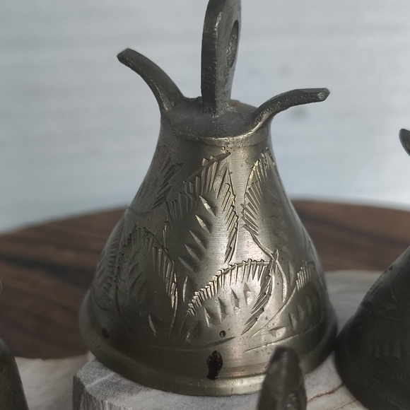 Bells Of Sarna India Brass Etched Bells Lot Of 5 different Size Bells Christmas - Picture 14 of 16